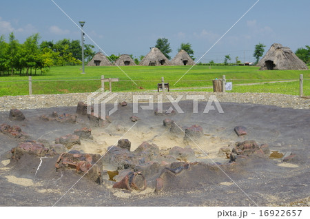 長野県塩尻市 国史跡 平出遺跡(縄文時代の集落跡)縄文土器出土レプリカと再現縄文集落 長野県塩尻市 国史跡 平出遺跡(縄文時代の集落跡)縄文土器出土レプリカと再現縄文集落 16922657