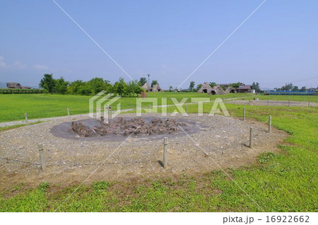 長野県塩尻市 国史跡 平出遺跡(縄文時代の集落跡)縄文土器出土レプリカと再現縄文集落 長野県塩尻市 国史跡 平出遺跡(縄文時代の集落跡)縄文土器出土レプリカと再現縄文集落 16922662