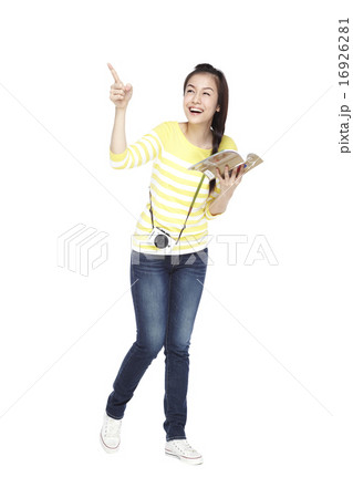 旅行する女性 旅行する女性 16926281