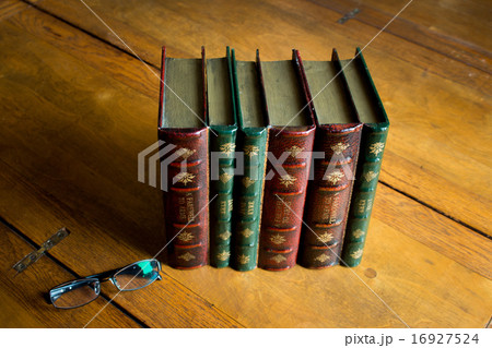 アンティーク　置物　古本 16927524