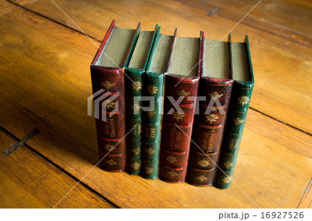 アンティーク　置物　古本 16927526