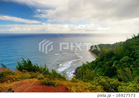 Kalalau trail in Kauai, Hawaii Kalalau trail in Kauai, Hawaii 16927573
