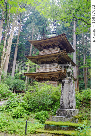 三重塔と早太郎碑 16927622