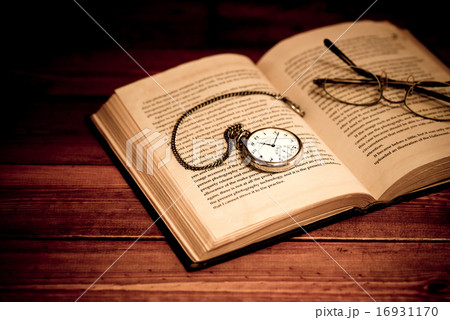 アンティークイメージ(英字の古書、メガネ、懐中時計) アンティークイメージ(英字の古書、メガネ、懐中時計) 16931170