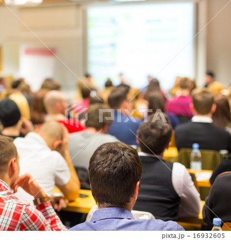 Workshop at university lecture hall. 16932605