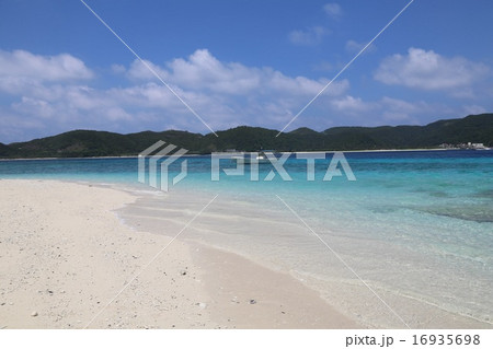 ガヒ島のビーチ ガヒ島のビーチ 16935698