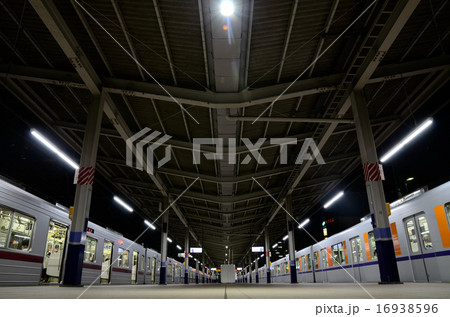 終電近く 16938596