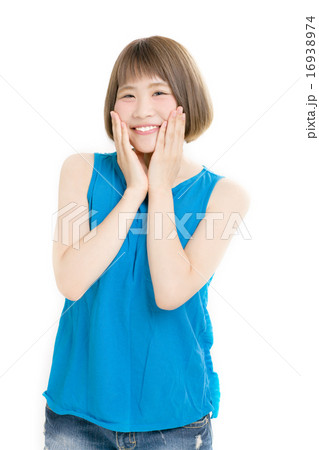 タンクトップとホットパンツを履いた爽やかな女の子 タンクトップとホットパンツを履いた爽やかな女の子 16938974
