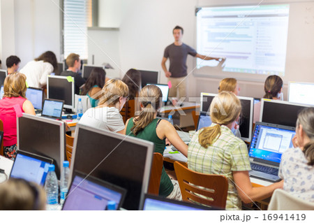 Informatics workshop at university. 16941419