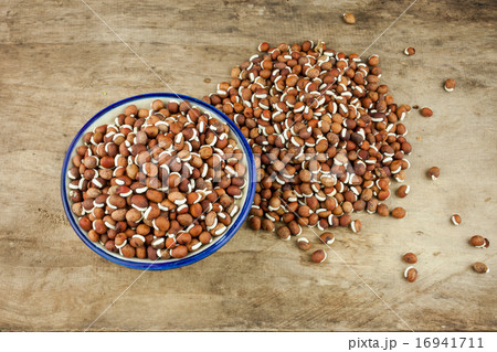 Portion of nature peas in bowls on wooden Portion of nature peas in bowls on wooden 16941711