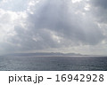 久高島からの本土 16942928