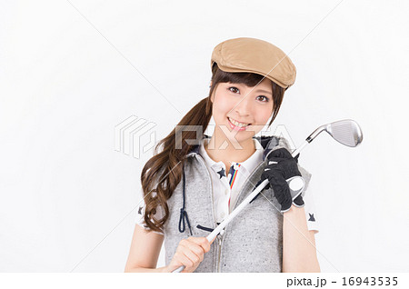 ダウンベストを着たゴルフ女子 16943535