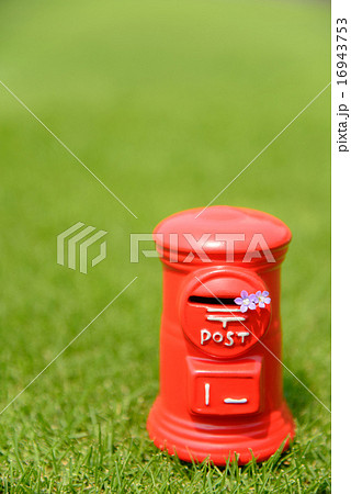 ミニチュアの郵便ポスト 16943753
