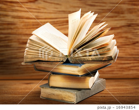 Pile of old used books Pile of old used books 16943854