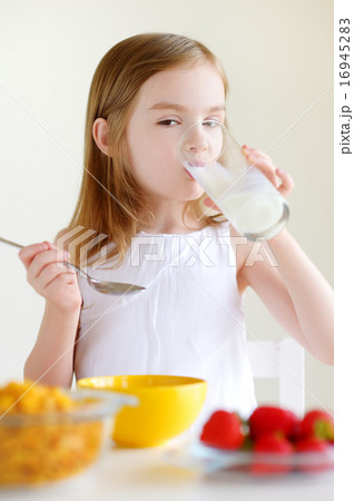 Little girl eating cereal with milk 16945283