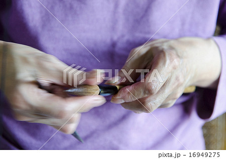 書道筆の仕上 糊で固める 書道筆の仕上 糊で固める 16949275