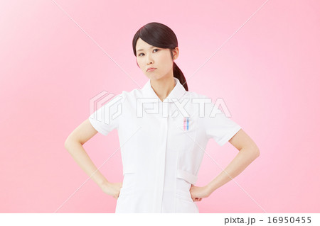 怒るナース 16950455