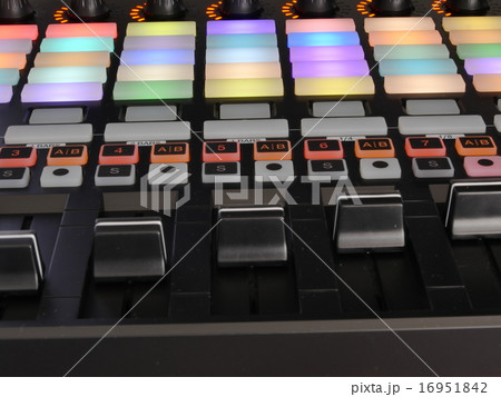 コントローラ 16951842