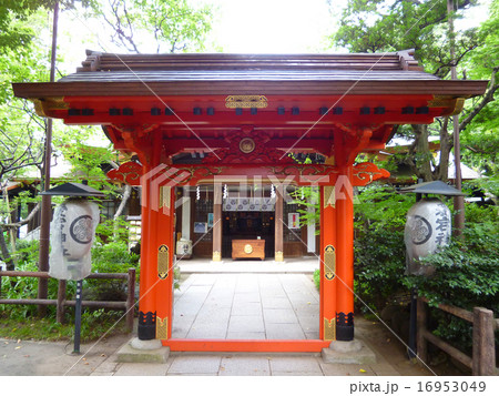 愛宕神社　丹塗りの門 16953049