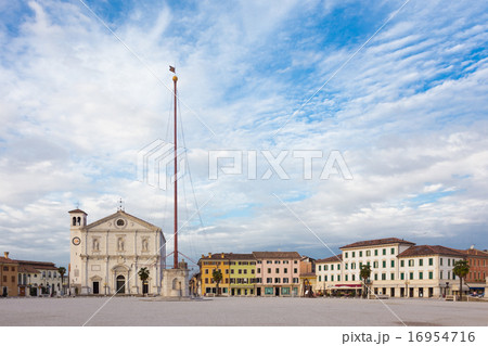 Main square of Palmanova, Italy. Main square of Palmanova, Italy. 16954716