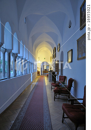 イタリア アマルフィ海岸のホテル ルナコンベントの廊下の写真素材