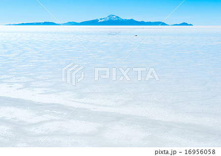 Salt lake Uyuni in Bolivia 16956058
