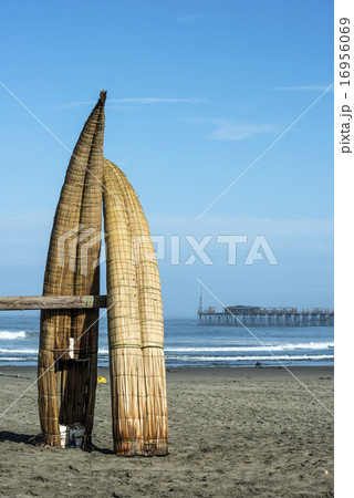 Traditional Reed Boats (Caballitos de Totora) Traditional Reed Boats (Caballitos de Totora) 16956069
