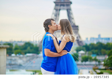 Romantic dating couple in Paris Romantic dating couple in Paris 16957385