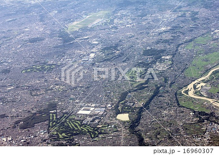 東京都町田市上空から望む神奈川県大和市、座間市、綾瀬市、相模原市の市街に米軍座間と厚木基地を見る 東京都町田市上空から望む神奈川県大和市、座間市、綾瀬市、相模原市の市街に米軍座間と厚木基地を見る 16960307