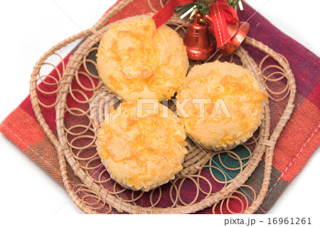 Gold egg yolk thread topped on cup cake Gold egg yolk thread topped on cup cake 16961261