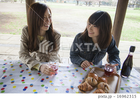 女性 旅行 女性 旅行 16962315