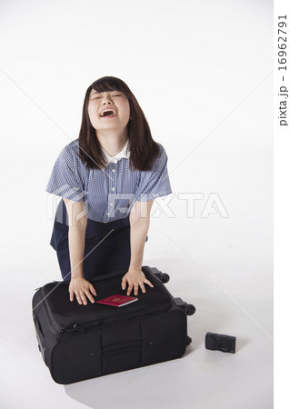 女性　旅行 16962791