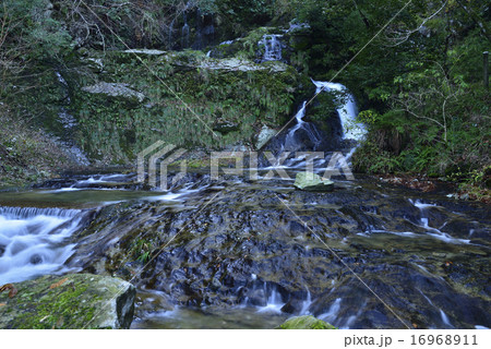 竜頭ヶ滝下流の流れ/島根県 雲南市 竜頭ヶ滝下流の流れ/島根県 雲南市 16968911