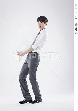 若いビジネスマン 16970586