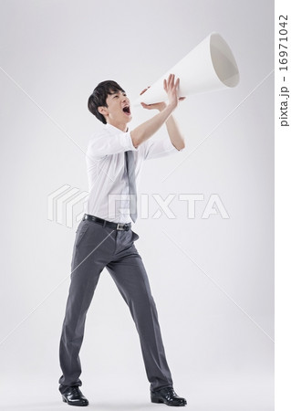 若いビジネスマン 16971042