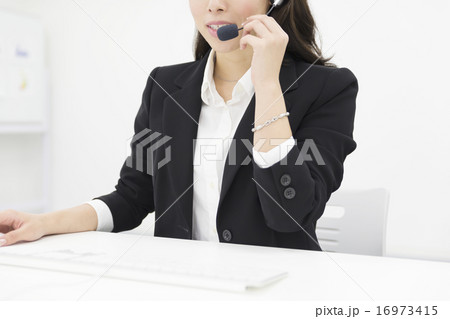 ビジネスウーマン　コールセンターイメージ　ボディパーツ 16973415
