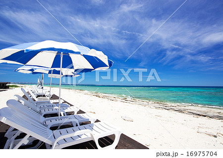 沖縄のビーチ・ナガンヌ島 16975704