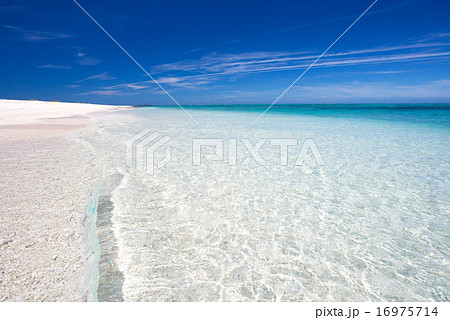 沖縄のビーチ・ナガンヌ島 16975714