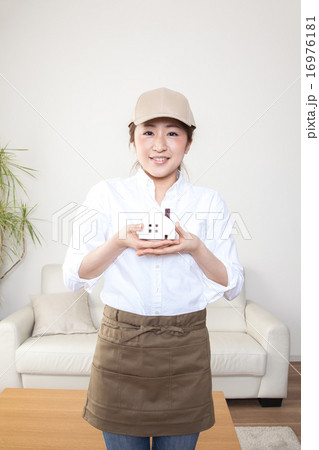 家に関するハウスサービス全般女性 16976181