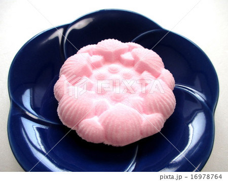 お供え物の落雁 お供え物の落雁 16978764