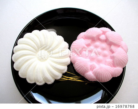 お供え物の落雁 お供え物の落雁 16978768