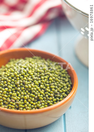 mung beans 16978861