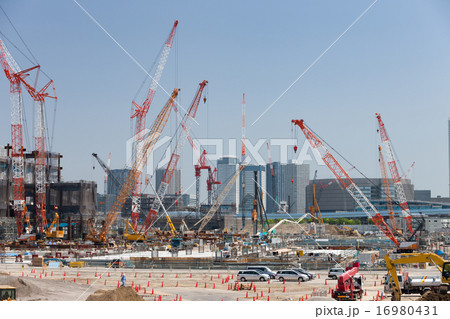 再開発中の豊洲地区 16980431