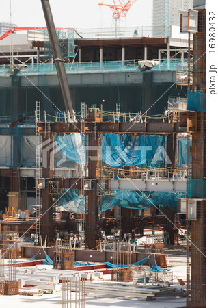 再開発中の豊洲地区 16980432
