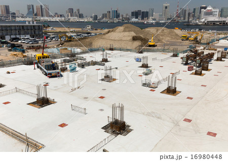 再開発中の豊洲地区 16980448