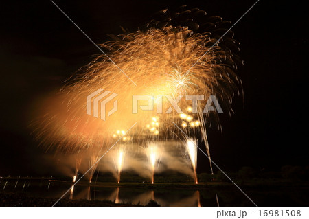 岩手県北上市　北上みちのく芸能まつり　花火大会 16981508