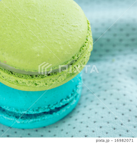 colorful macaron sweet tasty dessert 16982071