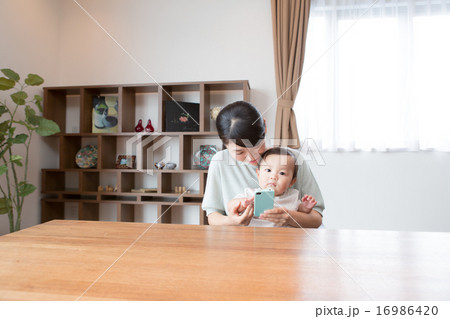 mother and child , eleven months old 16986420