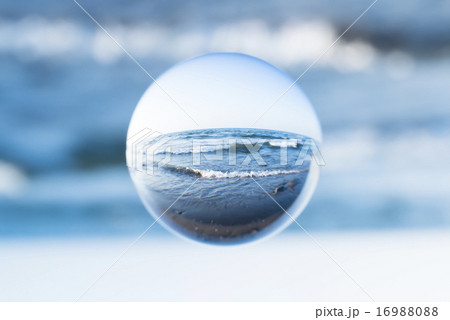 球に写る海（宙玉撮影） 16988088