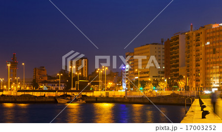 View of port side at Algeciras in night 17003252